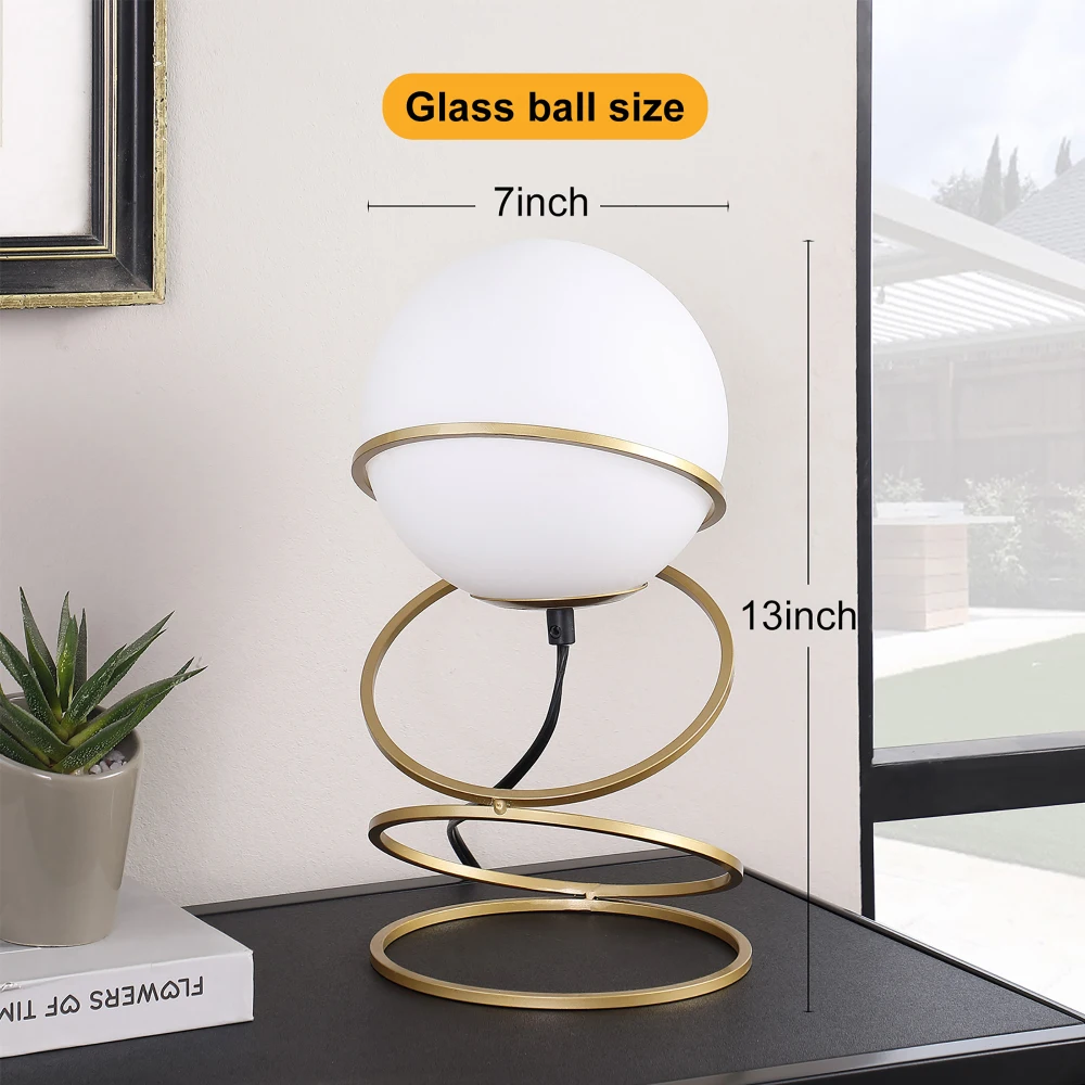 13.5 "H Glass Globe Matte Gold เกลียว 4 แหวนโลหะโคมไฟตั้งโต๊ะสําหรับห้องนั่งเล่น, nightstand โคมไฟข้างเตียงสําหรับห้องนอน