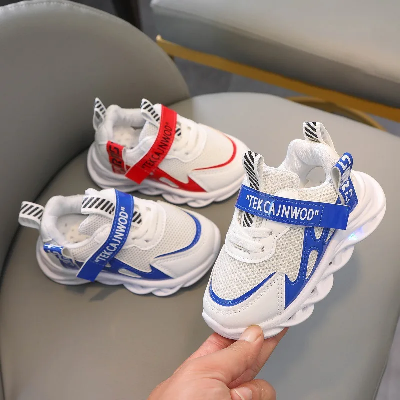 New LED Children Glowing Shoes Baby Luminous Sneakers Boys Lighting Running Shoes Kids Breathable Mesh Sneakers