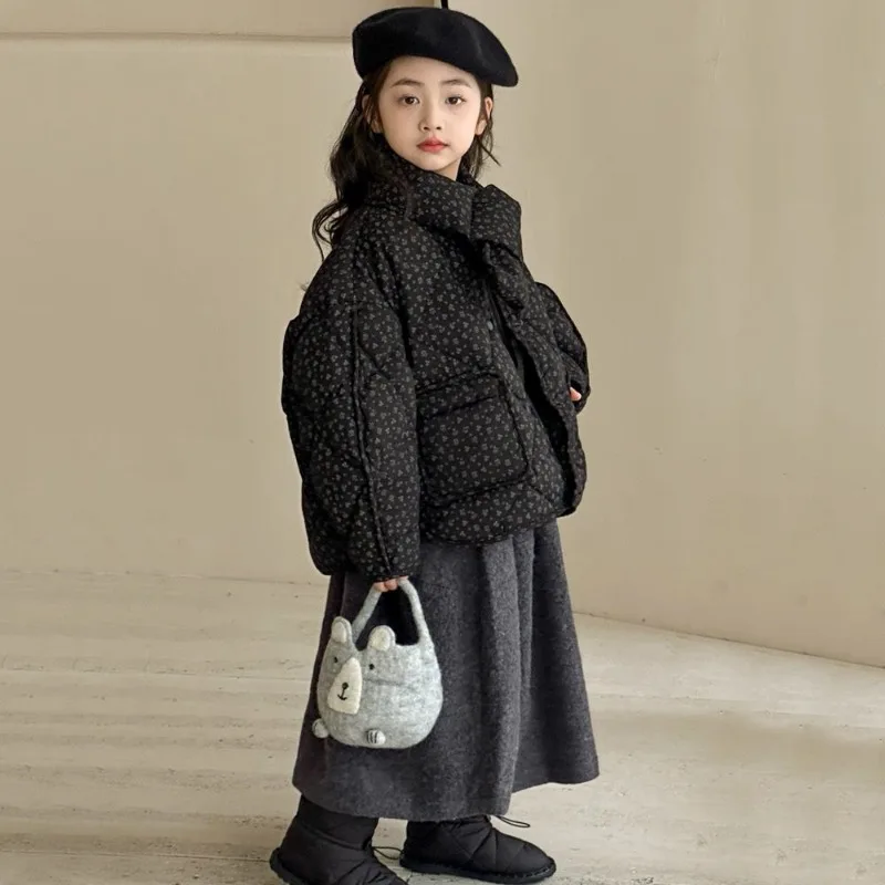 

Утолщенная зимняя куртка с цветочным принтом для девочек, новинка 2025 года, детская теплая модная верхняя одежда с короткими рукавами для малышей и подростков