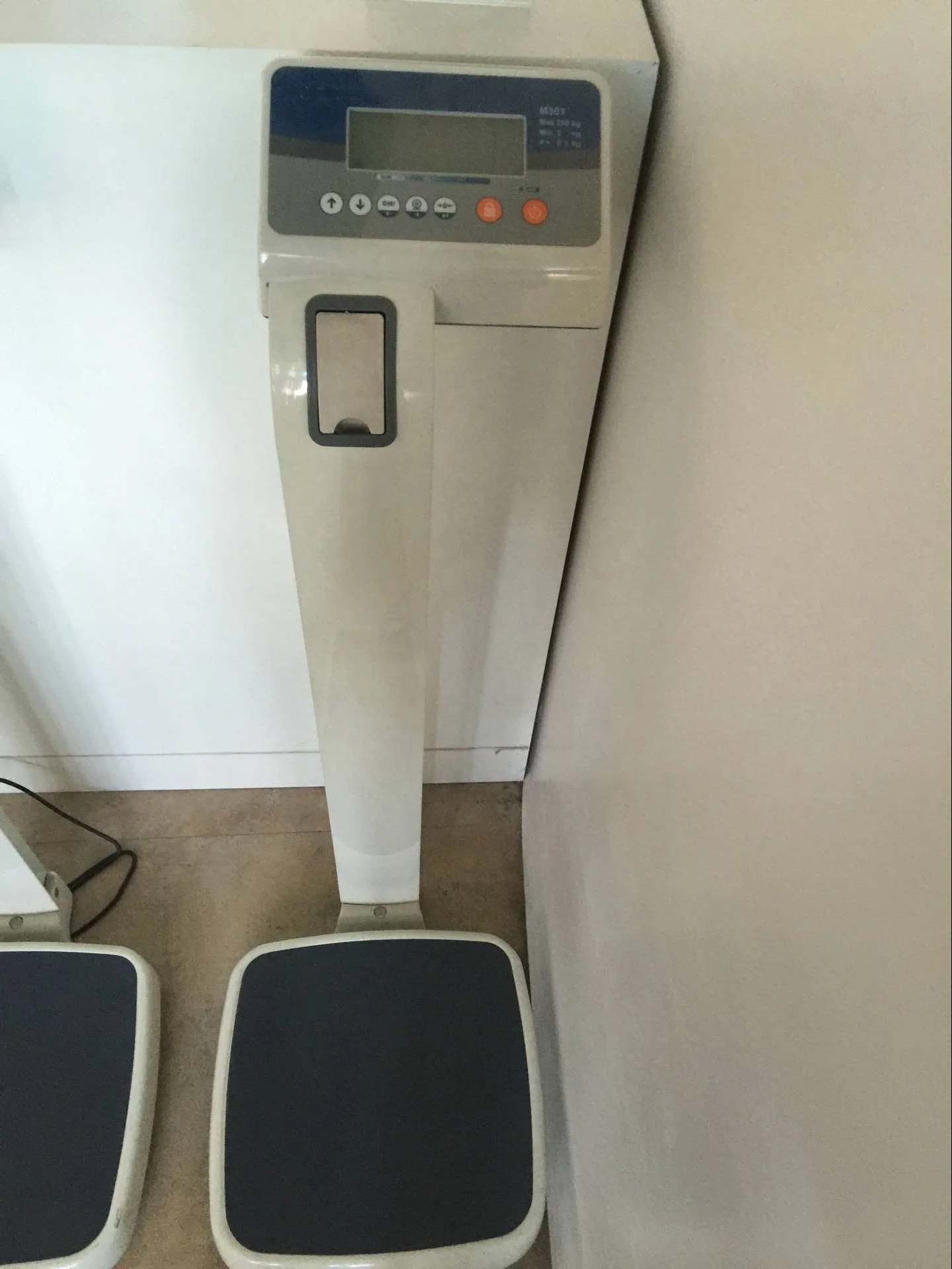 مقياس الارتفاع والوزن، قياس الارتفاع، وزن مؤشر كتلة الجسم للبالغين، مقياس عيادة المستشفى