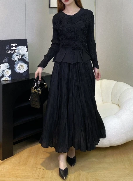 HANGX Miyake الصناعة الثقيلة تنقش مطوي بلوزة نصف الجسم تنورة قطعتين خريف جديد مزاجه بأكمام طويلة قميص تنورة دعوى