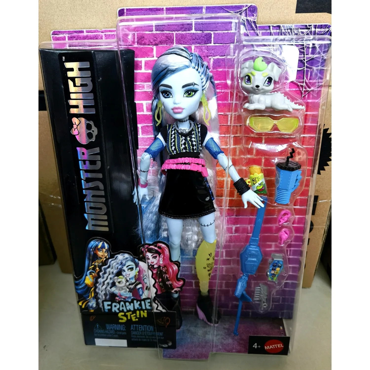 2026년 신제품 오리지널 매텔 몬스터 하이 인형 프랭키 스타인 크롭 스웨터와 블랙 인조 가죽 치마 애완견 장난감 소녀용 JHK31