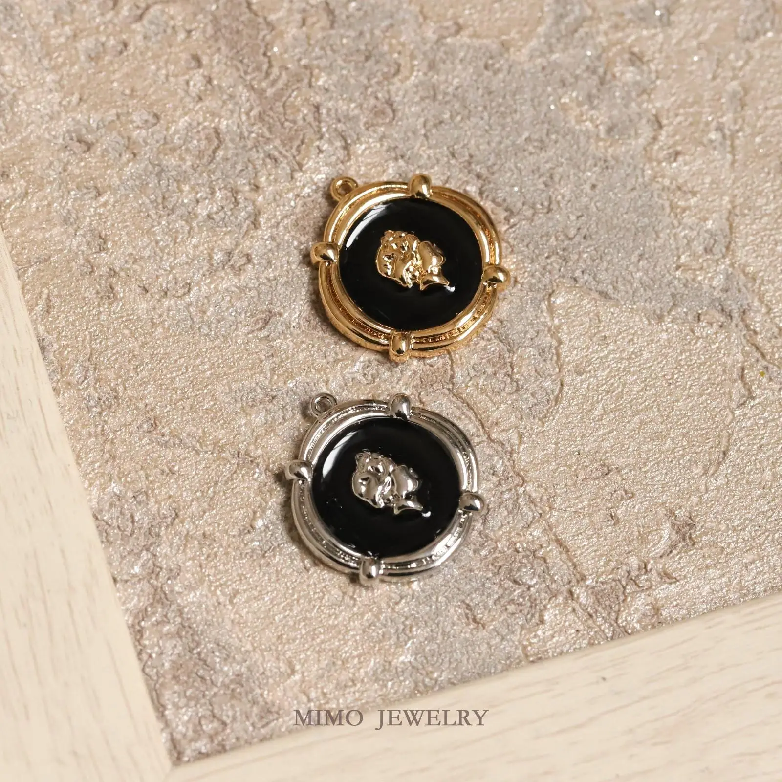 

Black Drip Oil Retro Portrait Seal Style Charms Pendant Supplies DIY Hand Brass Gold Plated Accessories 19.3*17.7mm