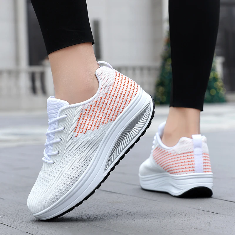 Shaking Mom's Shoes Woman's Casual Platform Leather Swing Shoes Ladies Breathable Women Platform Sneakers Zapatos Mujer