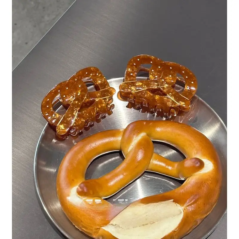 

Khaki Pretzel Hair Claw Clip