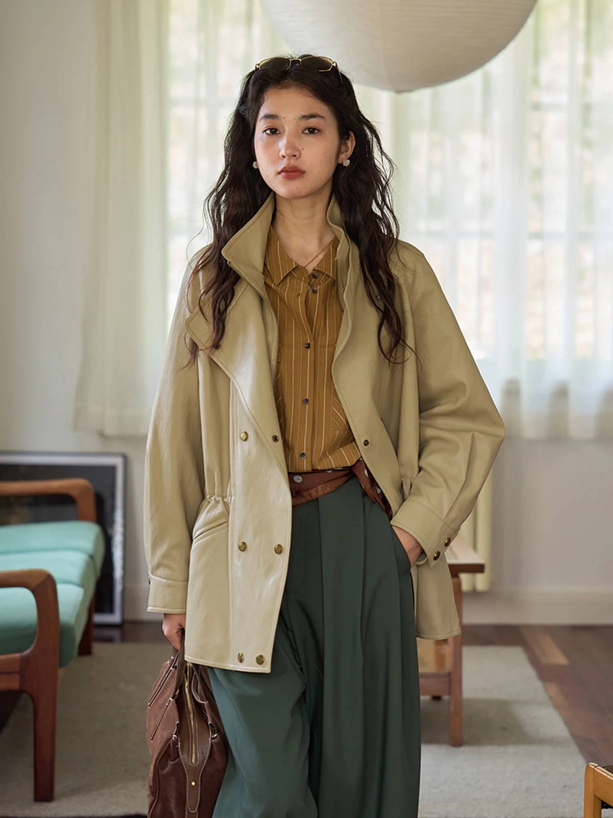 

Женская свободная куртка из искусственной кожи Solighter Heavy Industry с двойным рядом пуговиц и поясом, новинка осенней коллекции