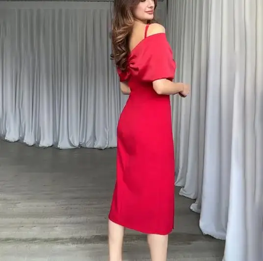 เดรสแขนกุดสีพื้นสำหรับผู้หญิงรุ่นใหม่ประจำฤดูร้อน ดีไซน์จีบคอวีสีพื้นเรียบหรู ช่วยกระชับเอวทรงเอไลน์