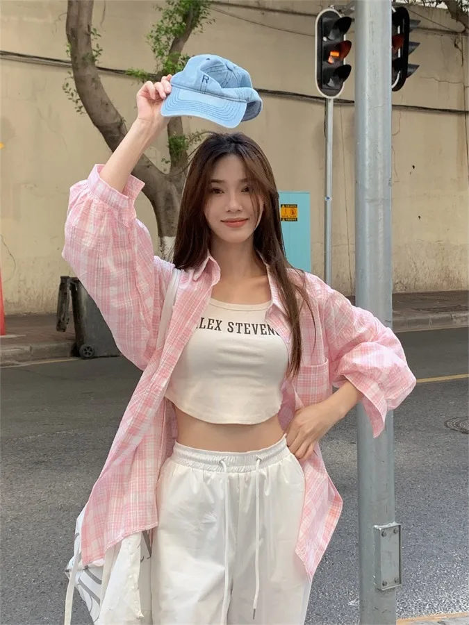 

Весна 2026: Женская клетчатая рубашка-куртка свободного кроя, повседневная, с защитой от солнца, средней длины, модный топ в корейском стиле для города