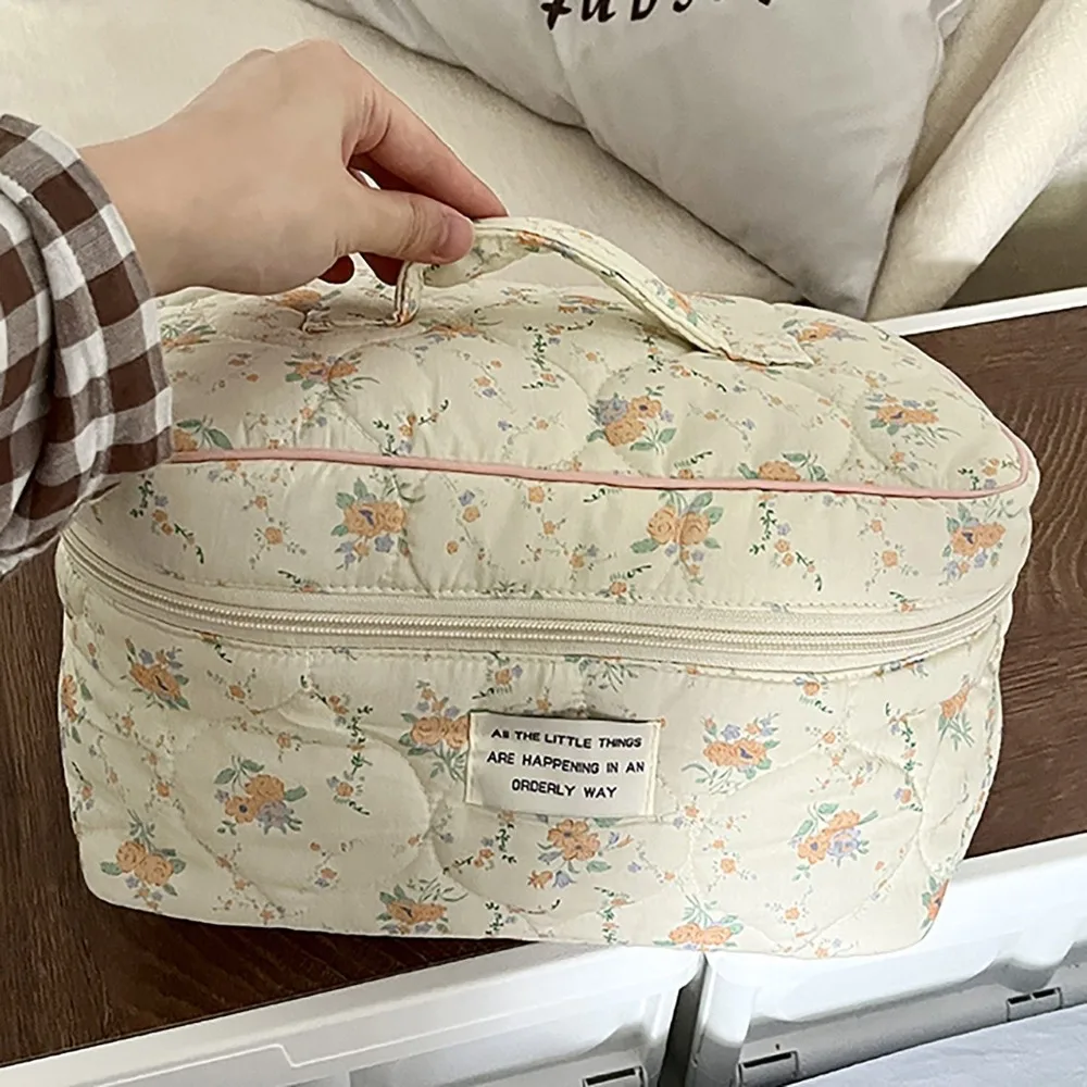 Large Quilting Cotton Makeup Bag Storage Organizer Cloth Handbag Floral Cosmetic Bag Cute Puffy Quilted Portable Toiletry Case