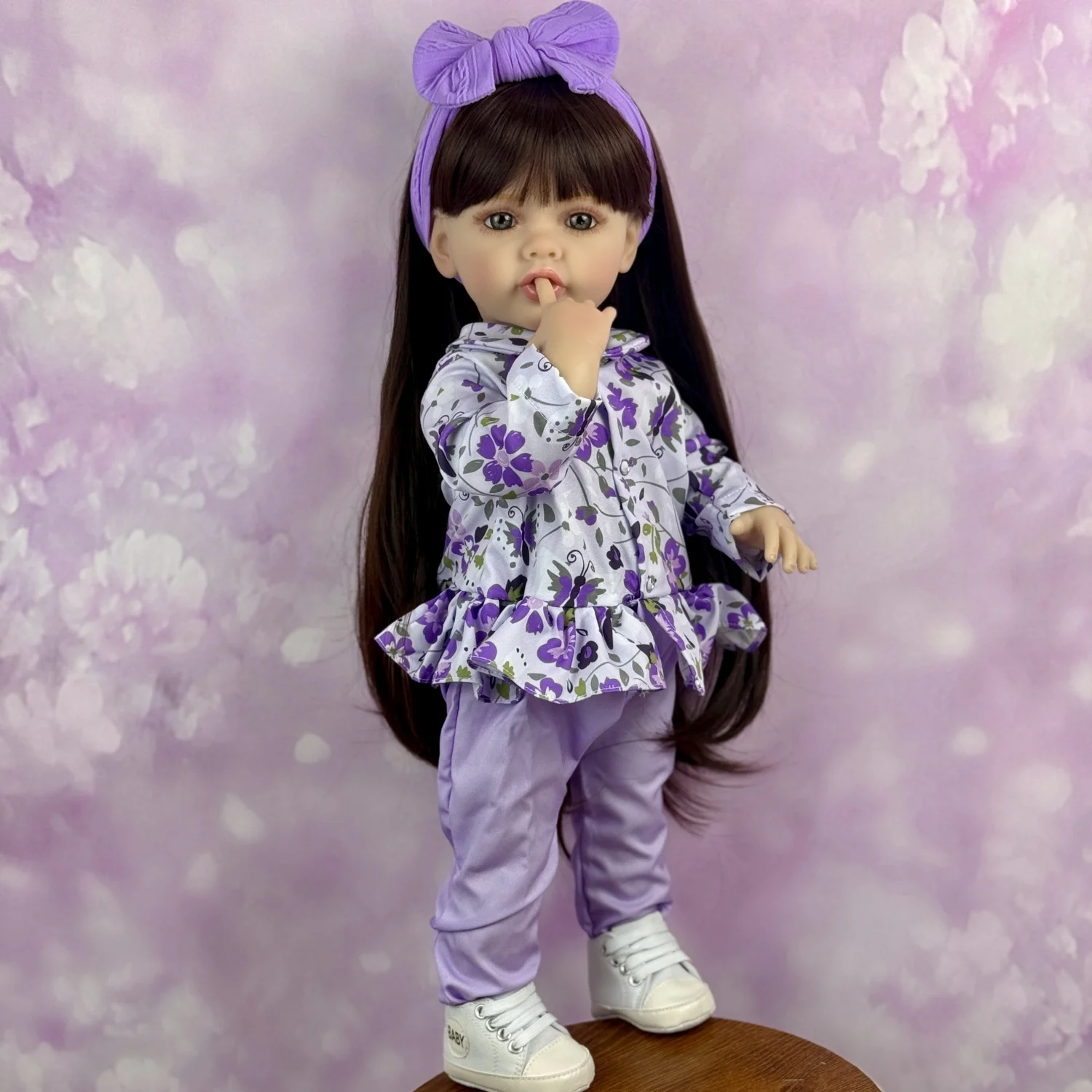 

55 СМ Полный виниловый корпус Reborn Baby Girl Doll Toy Dress Up Длинные черные волосы Кукла принцессы для малышей Подарок на день рождения ручной работы Игрушка для ванны