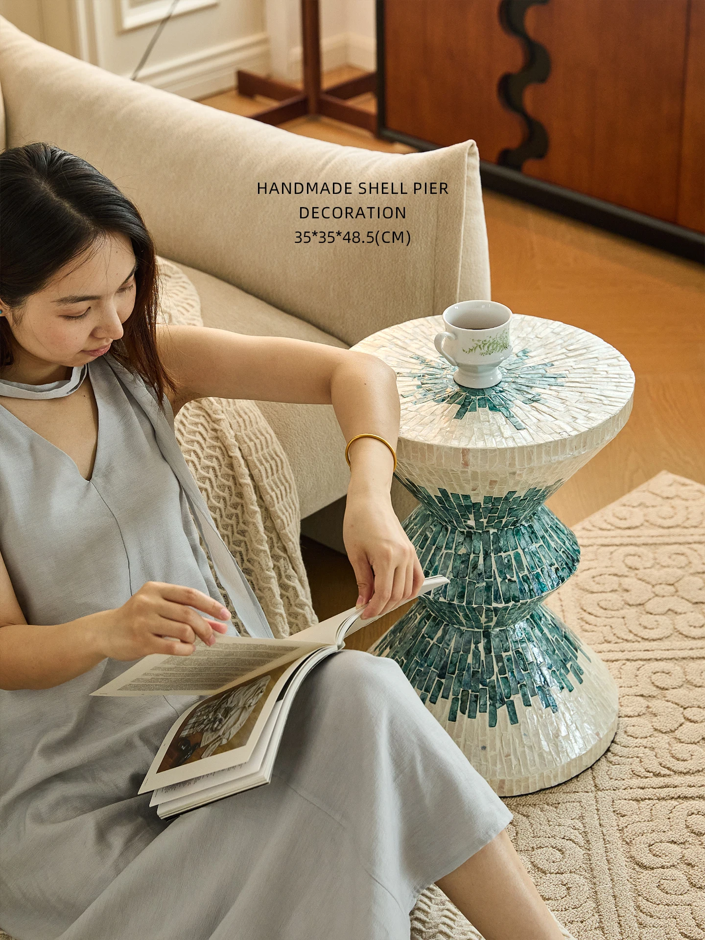 Light luxury Nanyang style home furnishing, living room decoration, few movable turquoise green shell piers next to the sofa