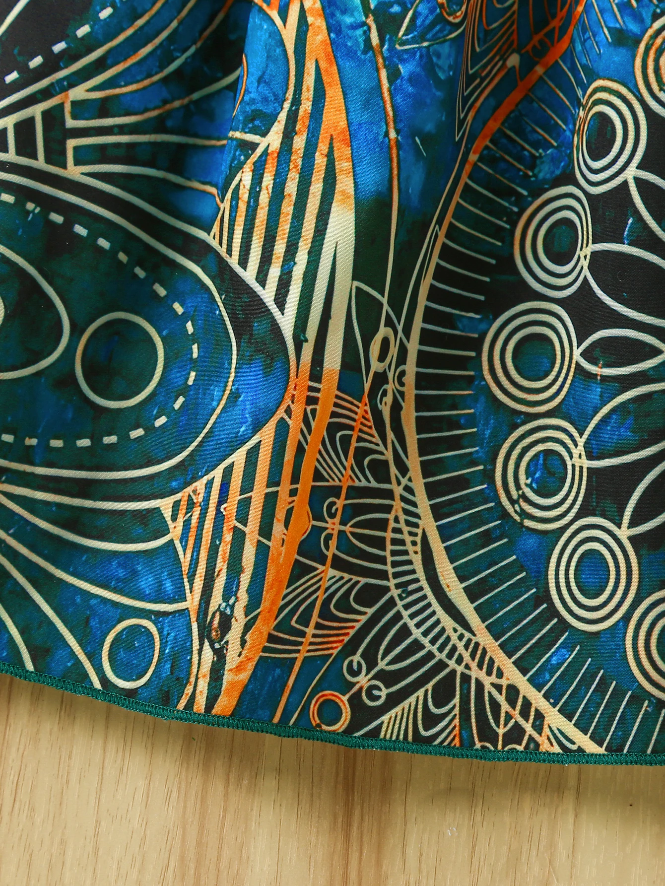 Sommerliches Mädchenkleid mit Rundhalsausschnitt und Pfauenmuster, modisches Kleidungsstück, geeignet für Freizeitkleider für Mädchen im Alter von 2 bis 7 Jahren. – Detail 5