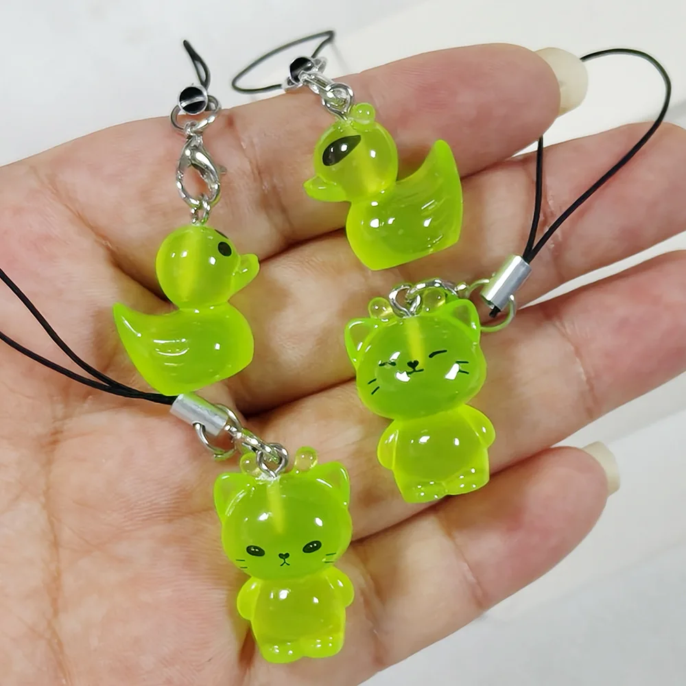 Creative Luminous Mini Alien Cat Keychain Glow in The Dark for Phone Strap Backpack Hanging Charms Key Chains Women Men Gifts