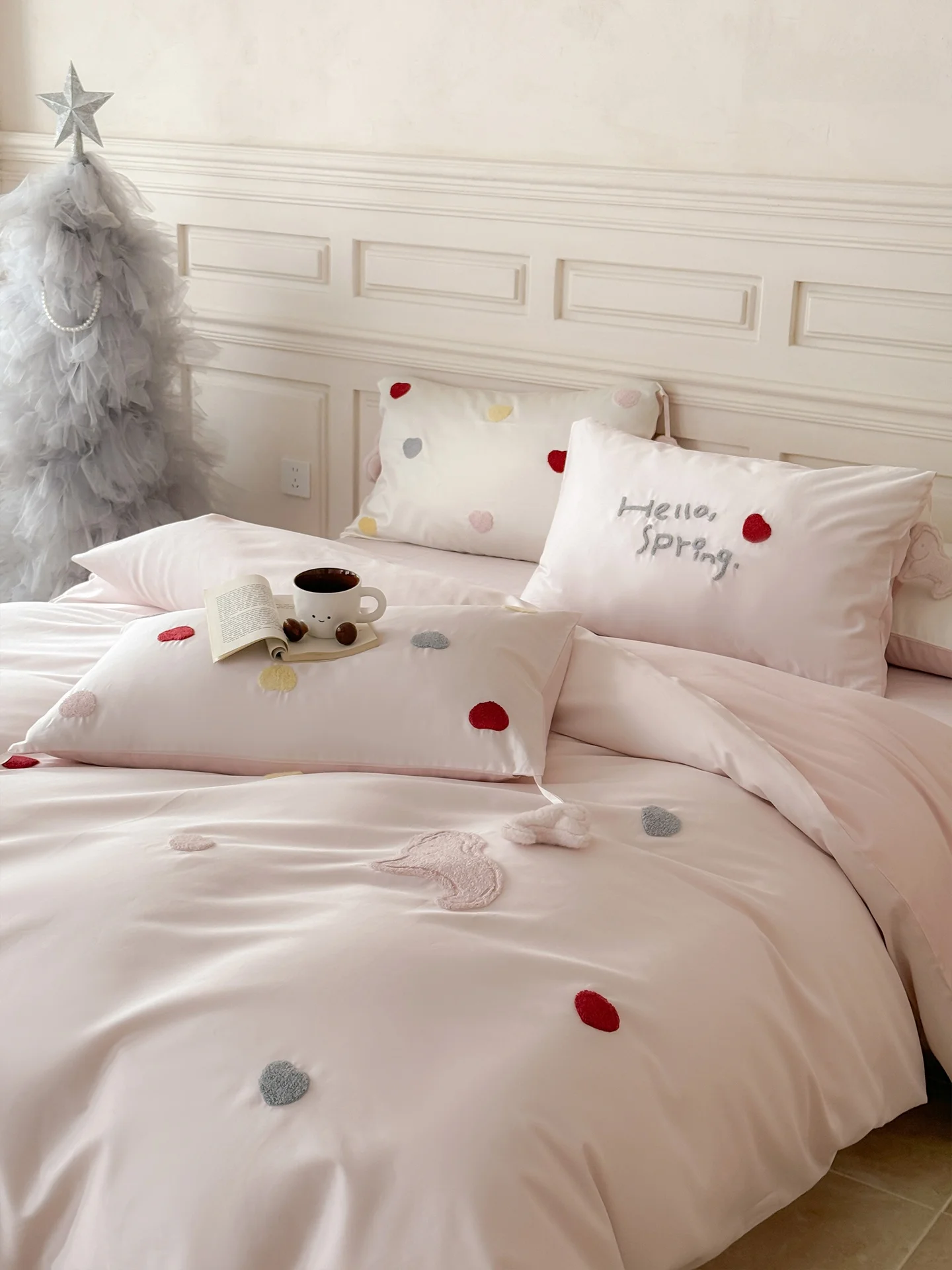 Adorable  Pattern Bedding Set 100% Pure Cotton Long Staple Cotton Soft  Towel Embroidered Four Piece Bedding Set