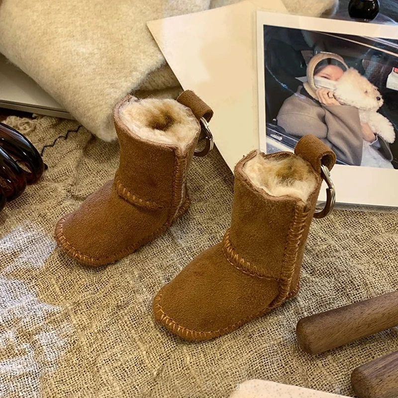 لطيف حقيبة سلسلة المفاتيح سحر حلقة رئيسية على ظهره ملحق الأحذية الهاتف ديكور الشتاء هدية حقيبة الموضة الفاخرة قلادة