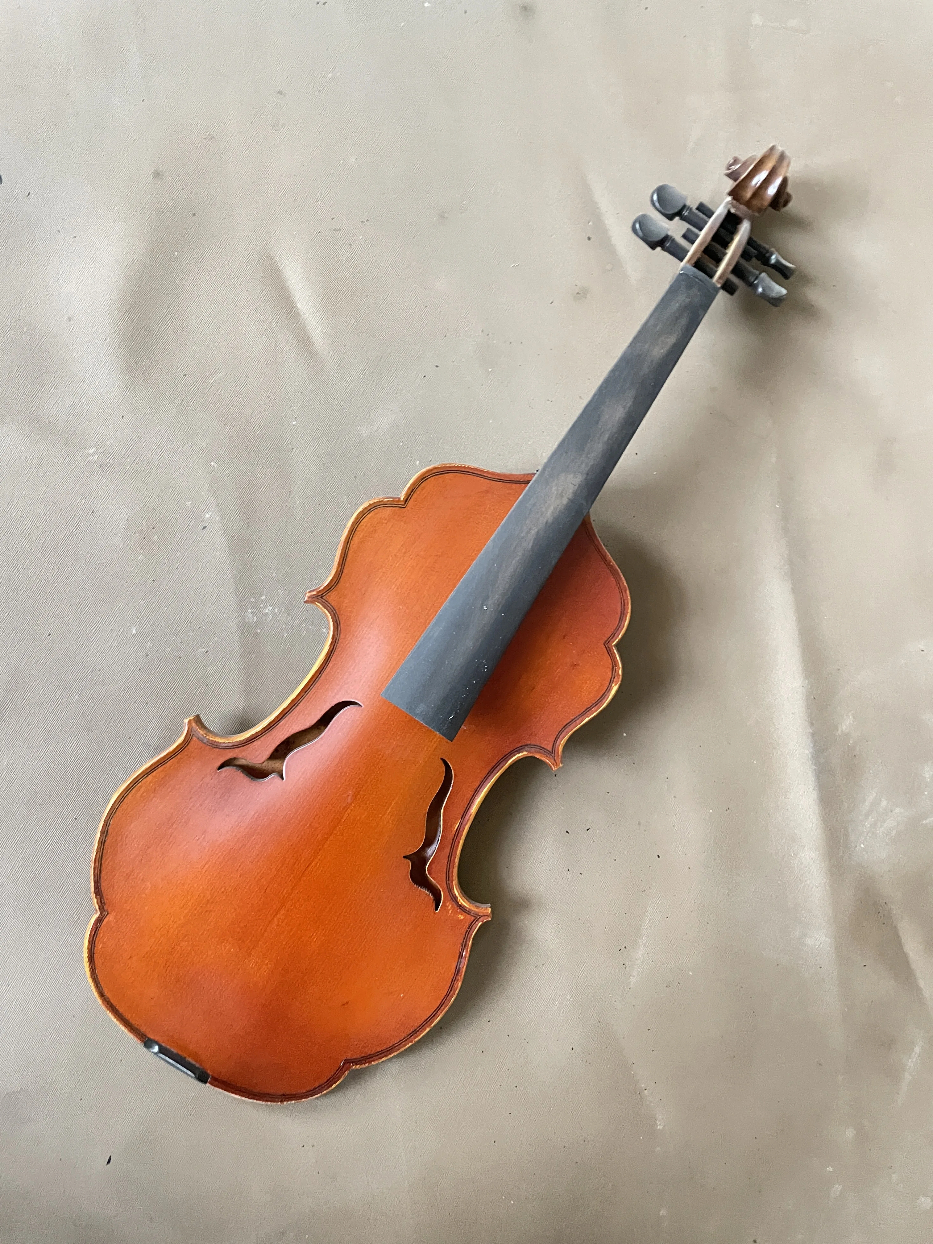 High quality special shaped violin, full size, rare flowers, spruce panel, flame maple whole backboard, ebony fingerboard, high