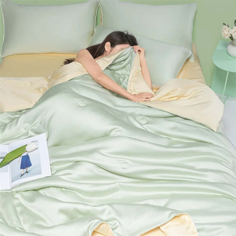 

Летний новый комплект одеял из ледяного шелка: двухслойное охлаждающее одеяло из натурального шелка, простое, гладкое, для комфортного сна, как кондиционер.