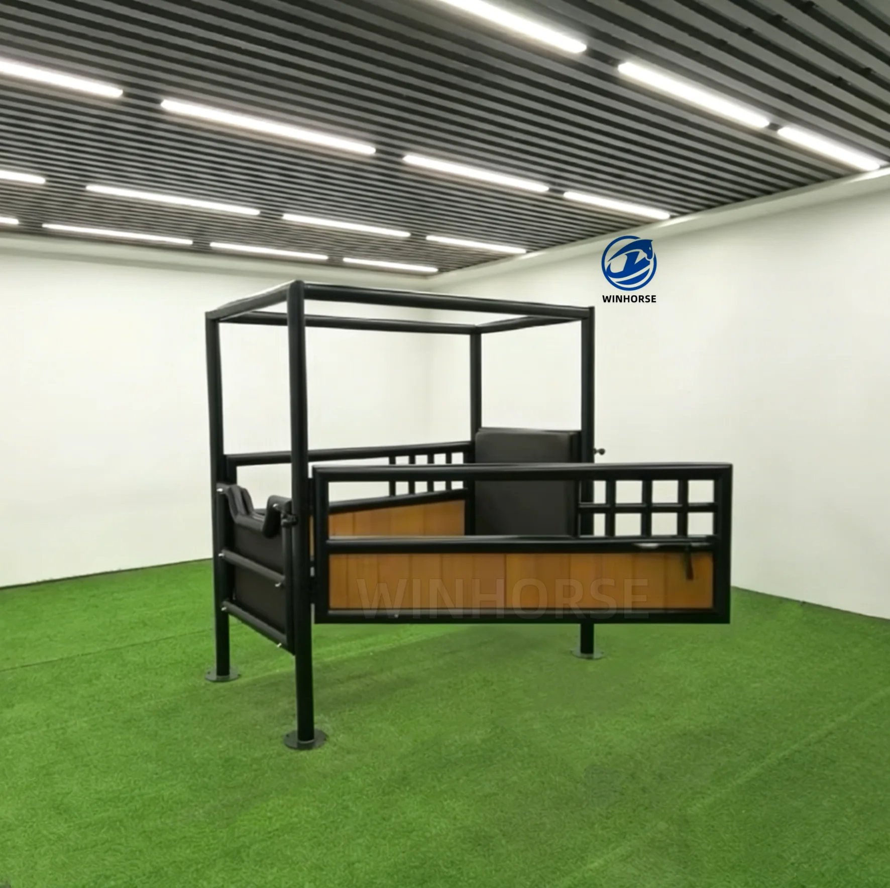 

Reinforced Galvanized Metal Bamboo Portable Horse Restraint System Durable Construction Long Service Life for Professional