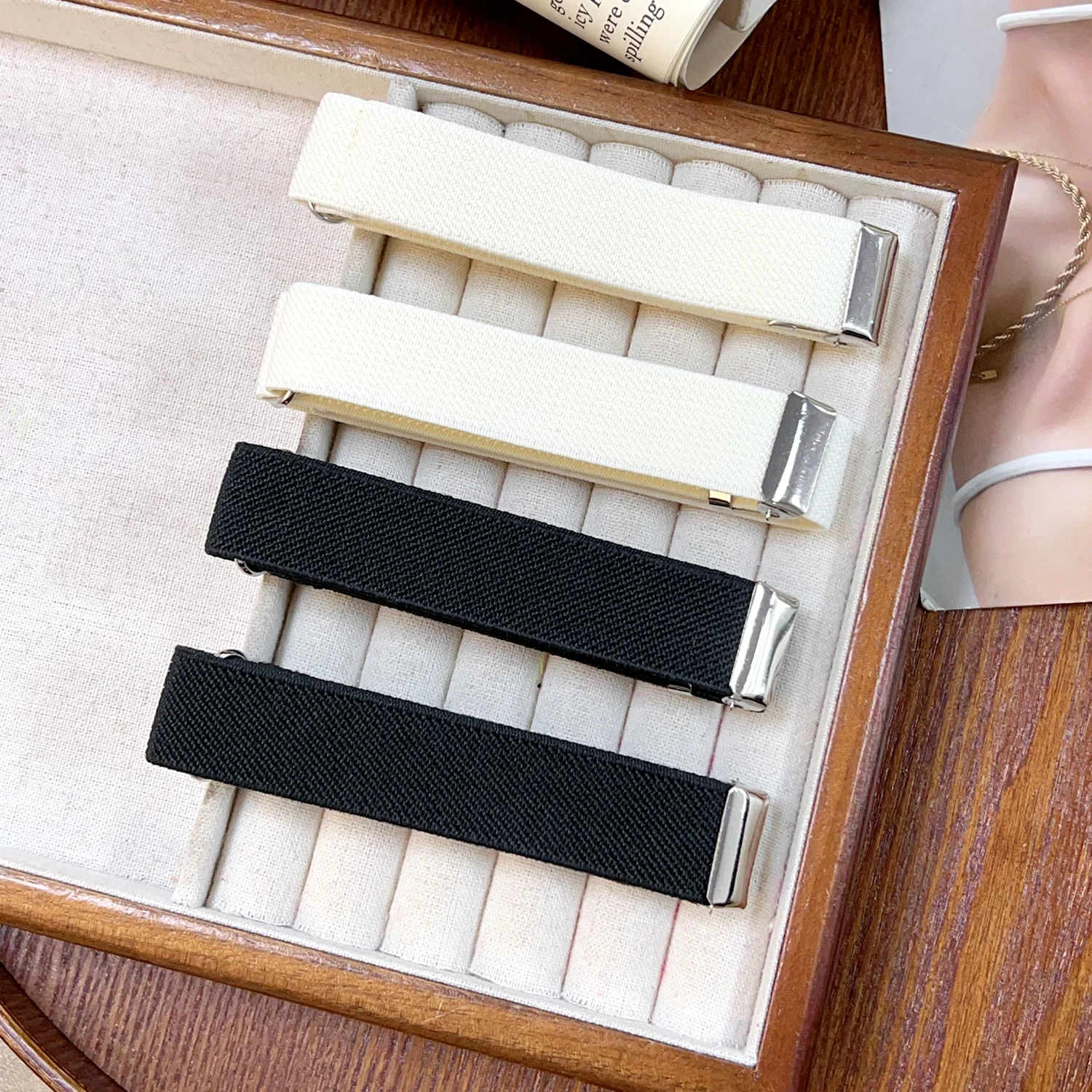 1 زوج شارة مرنة قميص كم حامل النساء الرجال موضة قابل للتعديل الذراع الأصفاد العصابات لحفل الزفاف الملابس والاكسسوارات