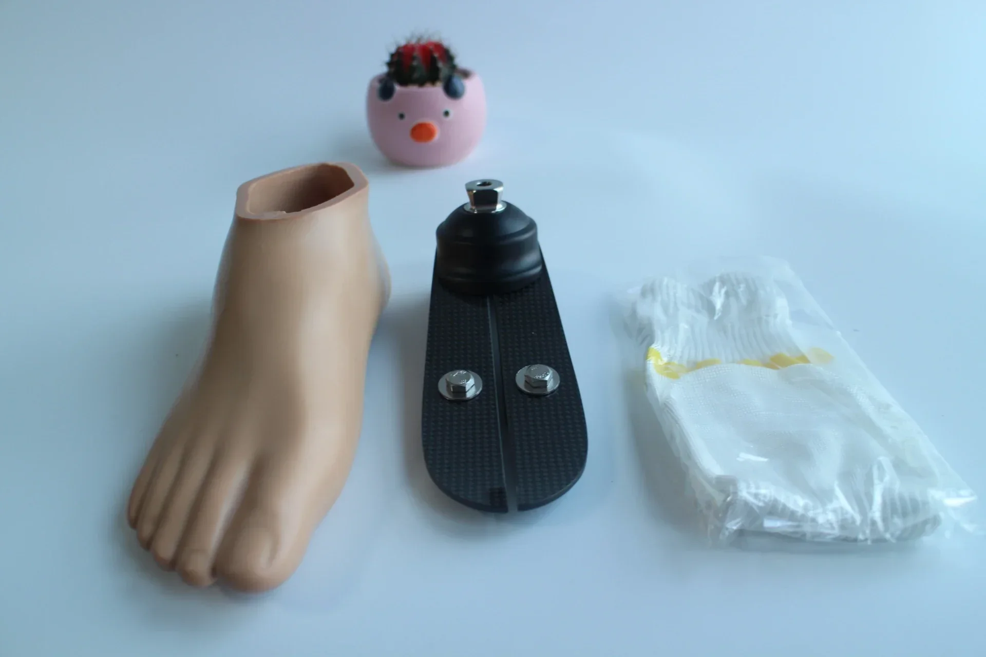 カーボンファイバー人工脚 低足首義足 補足装具メーカー