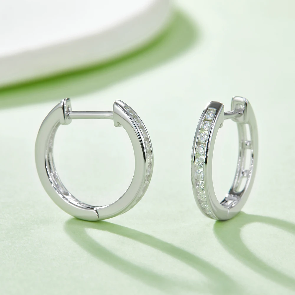 Mosu 2025 أقراط صغيرة S925 فضة إعداد كامل D اللون مويسانيتي دائرة بسيطة هوب الأذن للنساء ارتداء اليومي