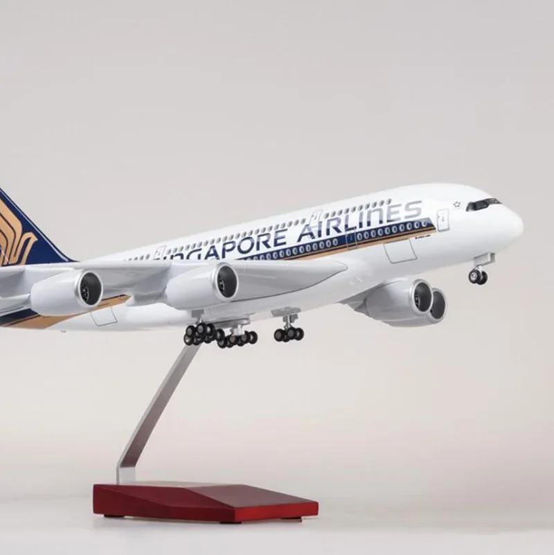 Modèle d'avion Airbus A380 Singapore Airline avec lumière et roue, avion en résine plastique moulé sous pression, jouet de collection, échelle 1/160, 50.5cm