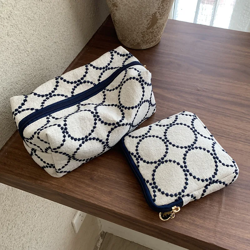 Embroidered Fabric Makeup Bag Coin Purse Vintage Forest Style Large Capacity Cosmetic Brush Storage Pouch for Students Elegant