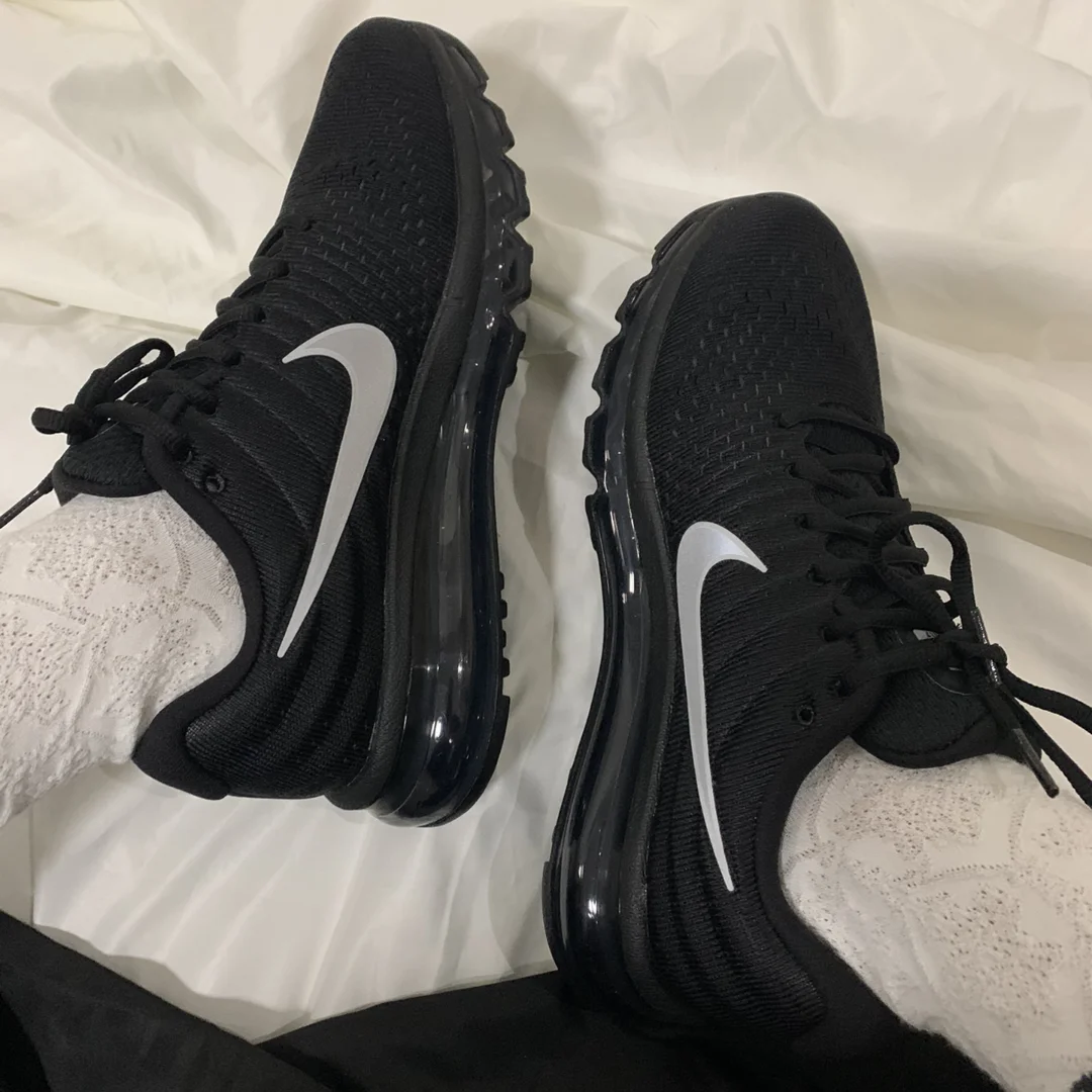 Nike New Listing Air Max 2017 Low Top أحذية الجري غير الرسمية أحذية رياضية مريحة يمكن ارتداؤها للرجال والنساء باللون الأسود