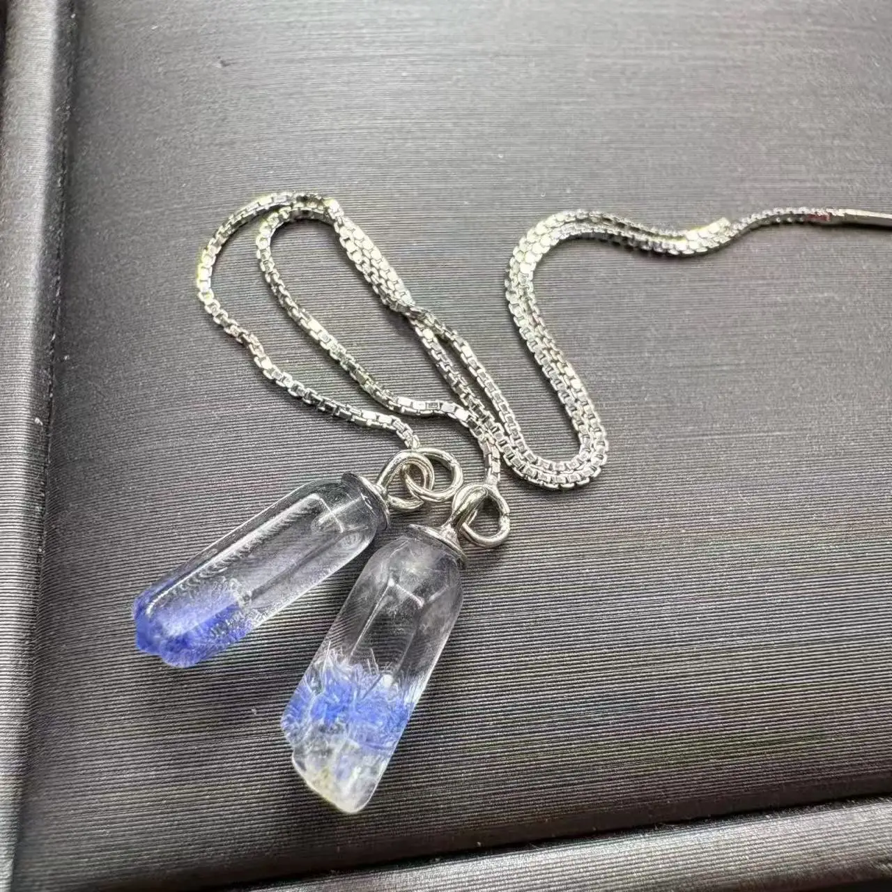 orecchini-in-argento-925-con-cristallo-naturale-di-dumortierite-pietra-curativa-a-forma-libera-per-regalo-di-gioielleria