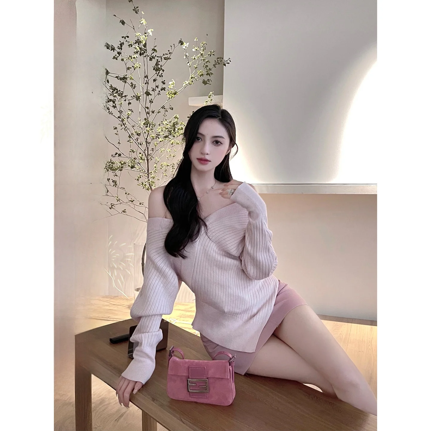 

Нежно-розовый вязаный топ с открытыми плечами для женщин, осенний свитер из чистого шерсти, женственный стиль