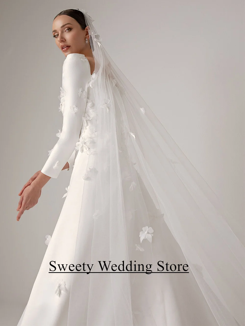 Saudi ชุดแต่งงานที่กําหนดเองสแควร์คอยาวแขนยาว 3D ดอกไม้สาย Court Train ซาตินชุดเจ้าสาว Vestido De Noiva