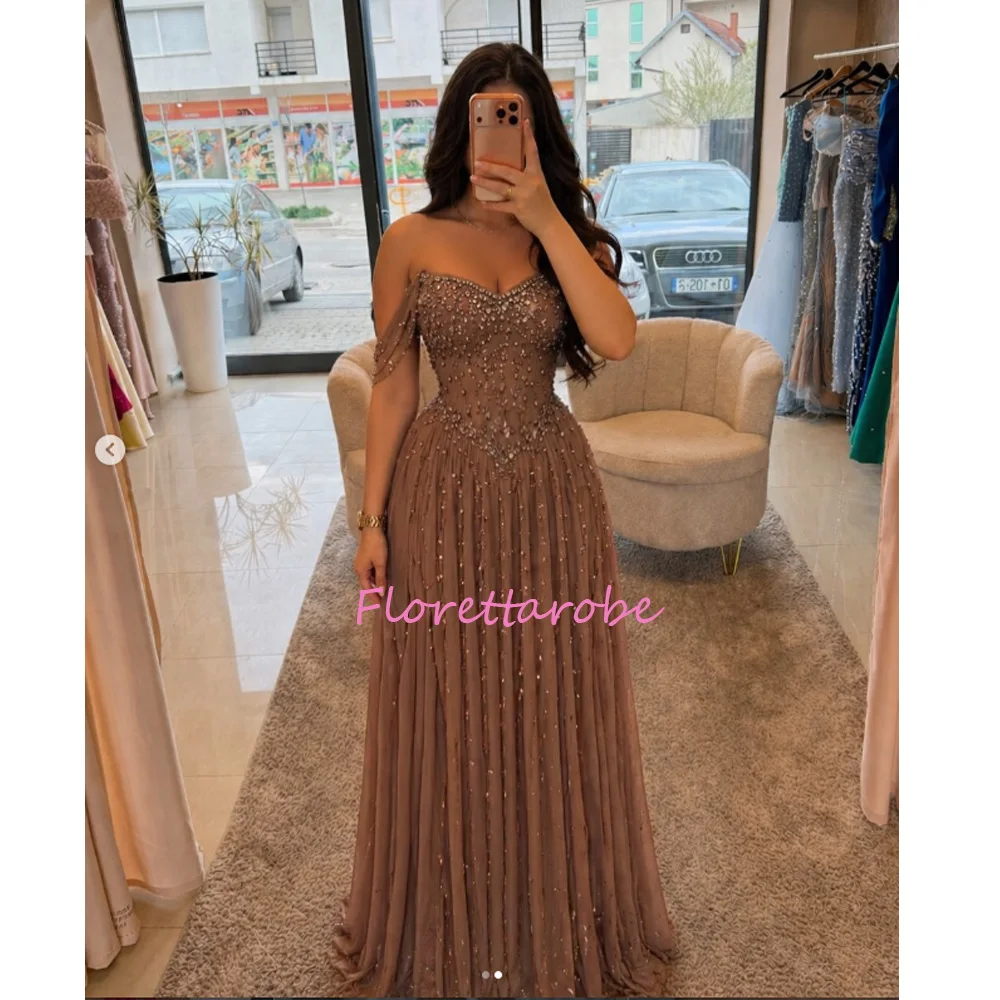 Luxuriöses schulterfreies Abendkleid mit Perlen und Kristallen aus Chiffon in A-Linie für formelle Ballkleider, individuell gestaltet
