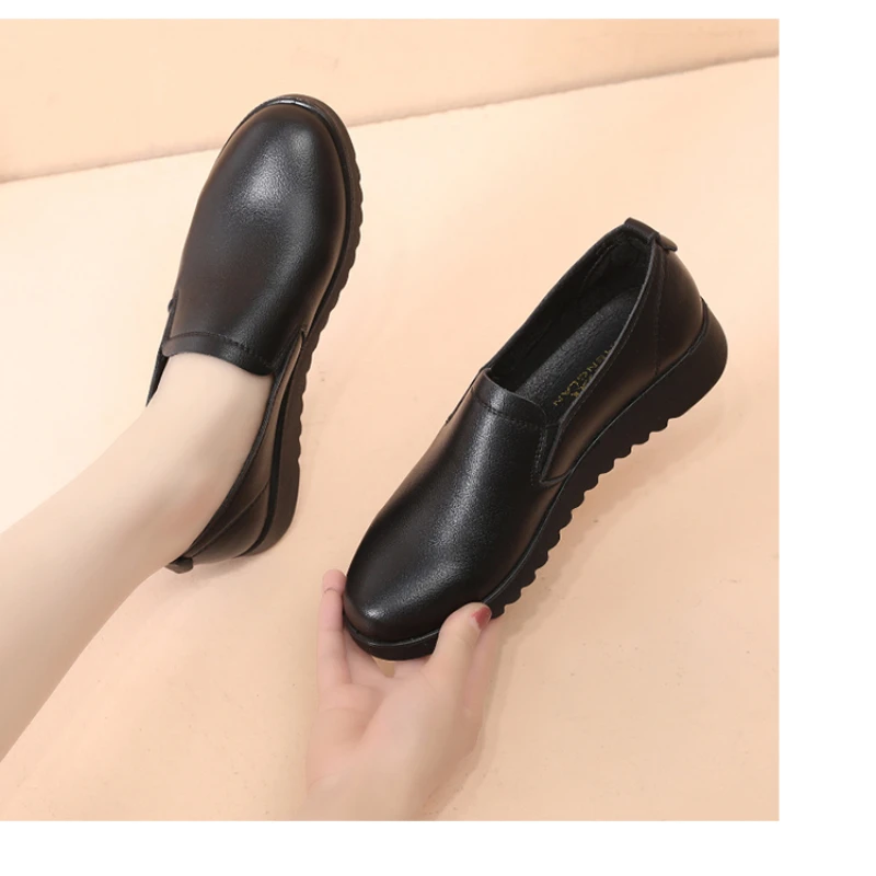 Spring Soft new Soled Mother Black Single Shoes Leather Non-slip Casual Comfortable Middle-aged Ladies Flat Shoes Ladies Shoes