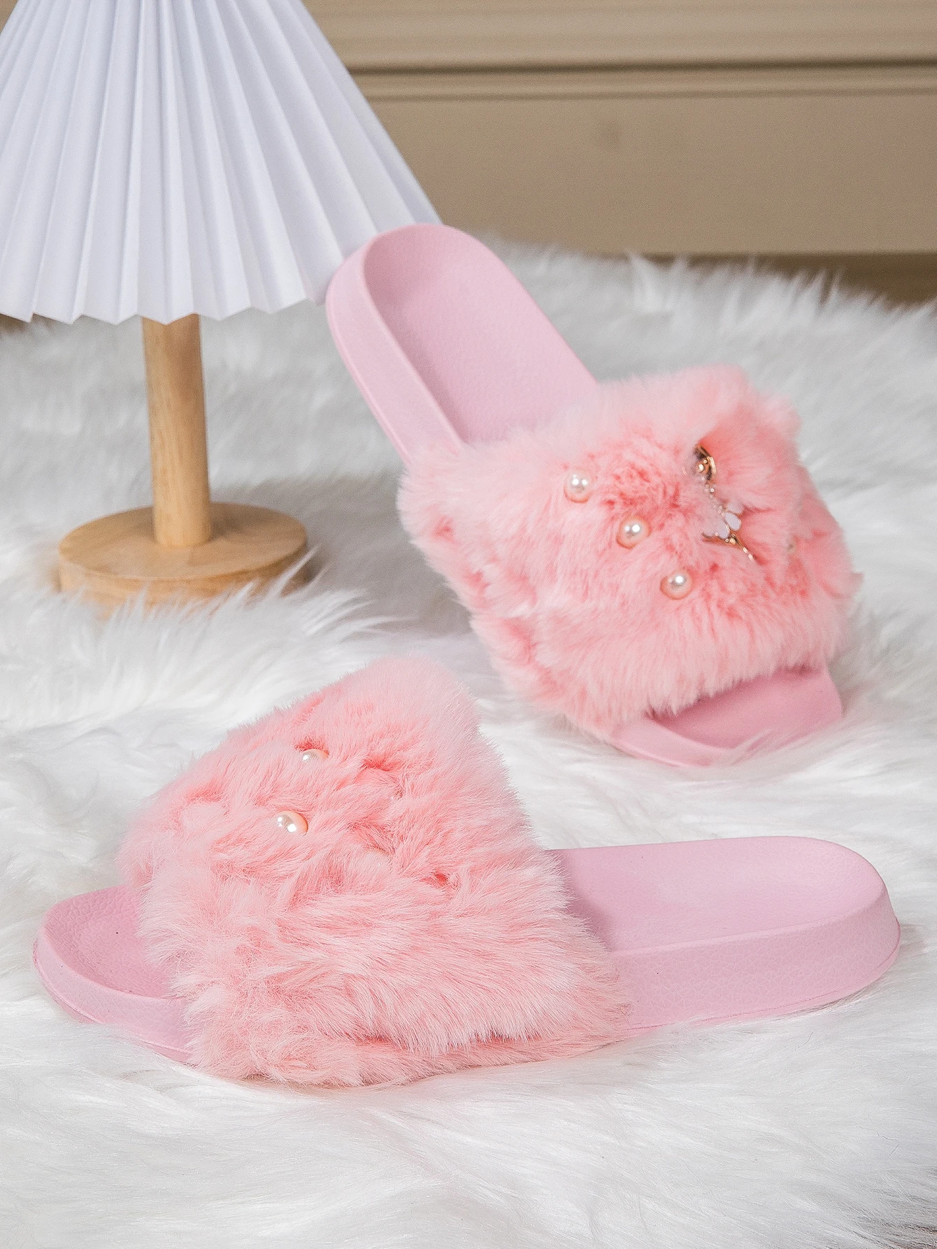 

Летняя мода, удобные домашние и уличные тапочки для девочек