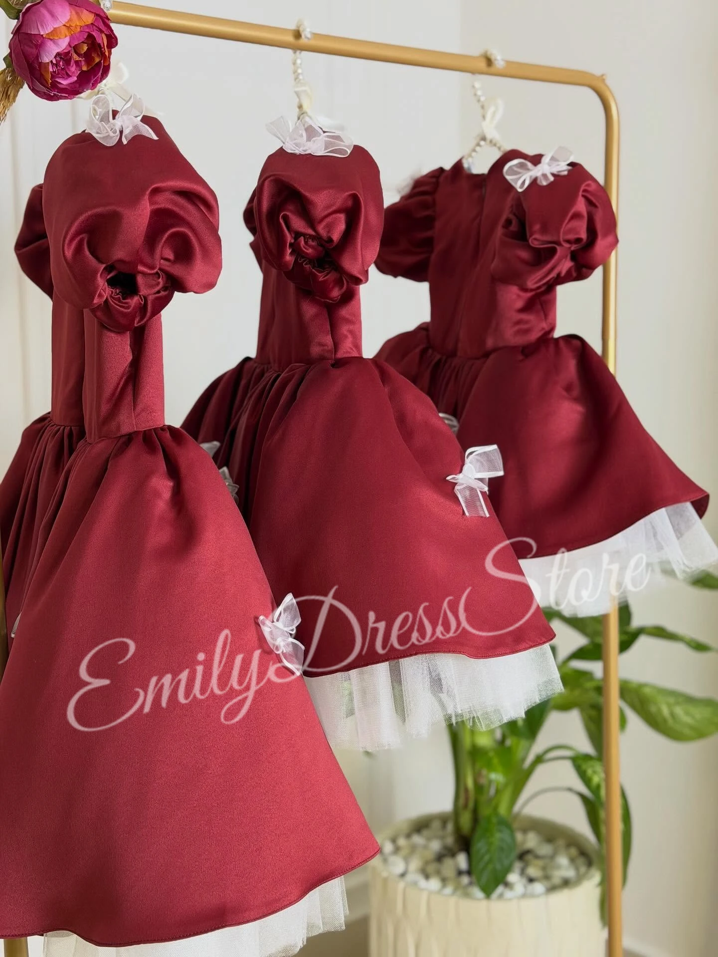 Vestido de niña de flores rojo vino personalizado para boda, lazo blanco satinado, Mini vestido hasta la rodilla para fiesta de cumpleaños de bebé, vestido de primera comunión