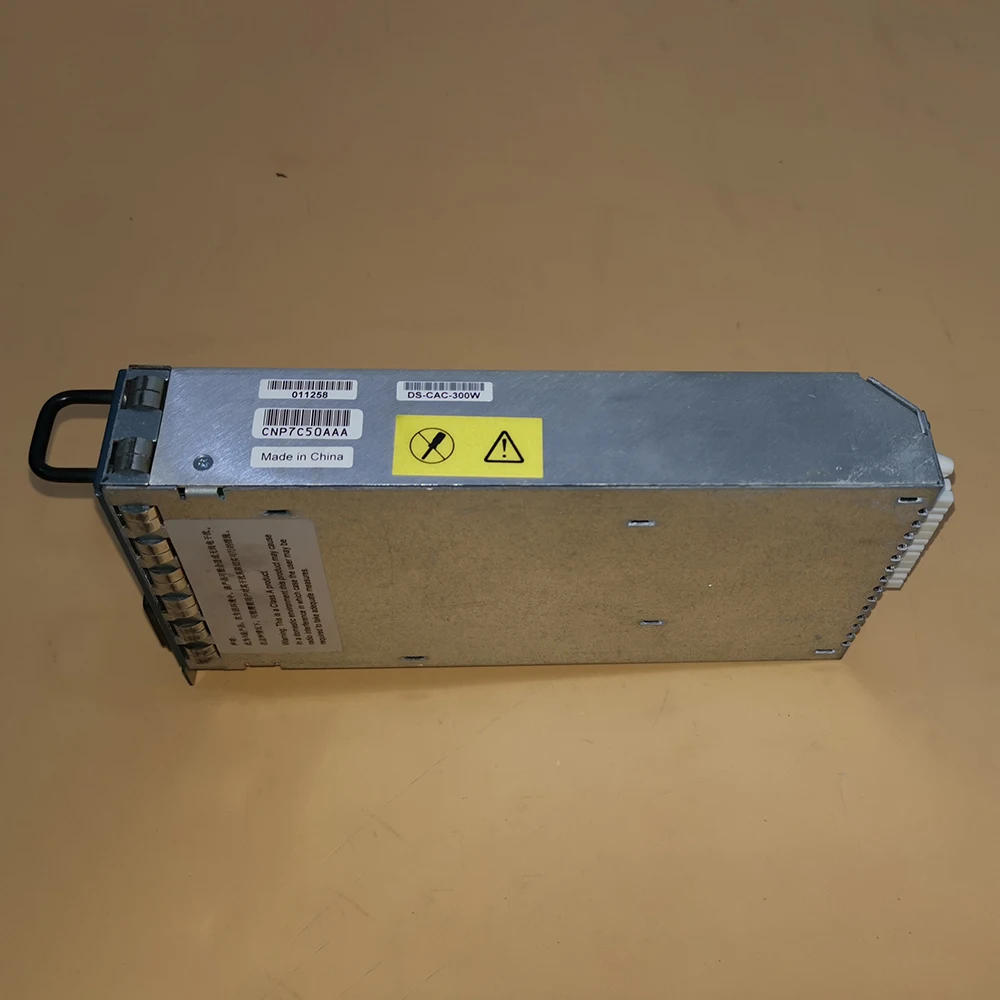 

DS-CAC-300W для импульсного источника питания CISCO DS-C9120 9140-K9