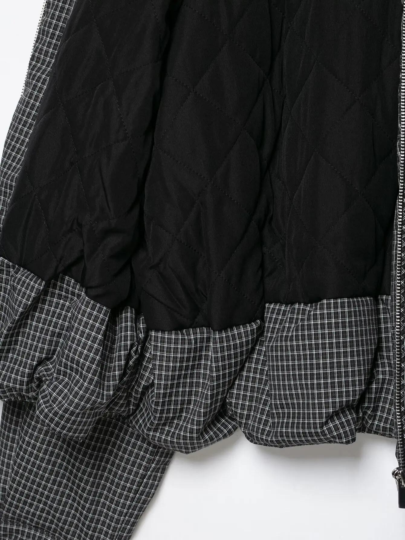 Damenjacke mit Karomuster, kurz geschnitten, modischer Stehkragen, Reißverschluss, Kordelzug am Saum, Taschen, Baumwollmantel, Herbst- und Winterjacke, Freizeitjacke. – Detail 10
