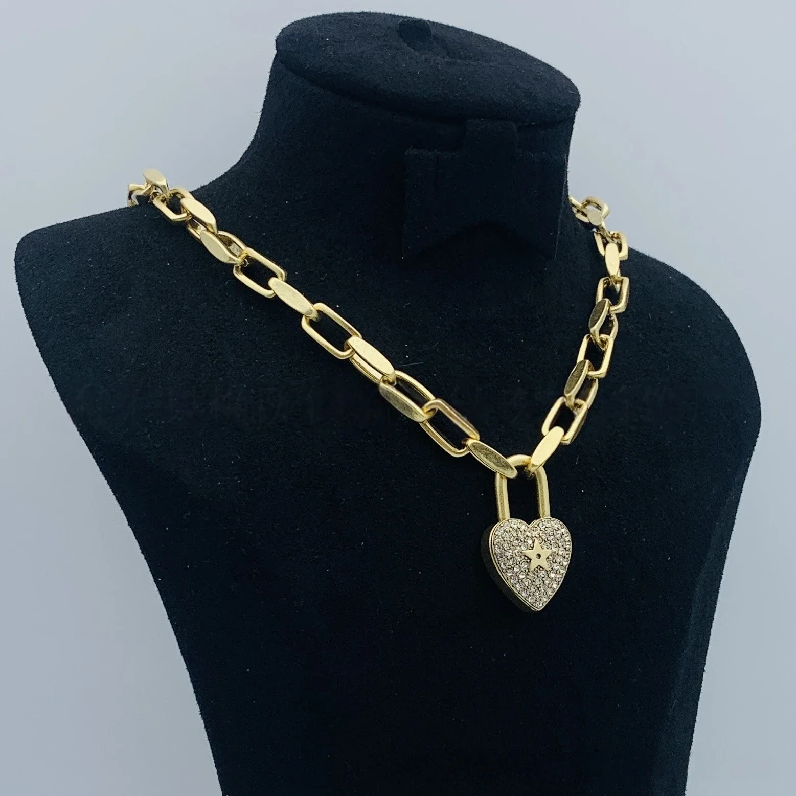 2025 قلادة جديدة بتصميم ريترو ستايل مجوهرات عصرية متعددة الاستخدامات مناسبة لأي مناسبة كهدية