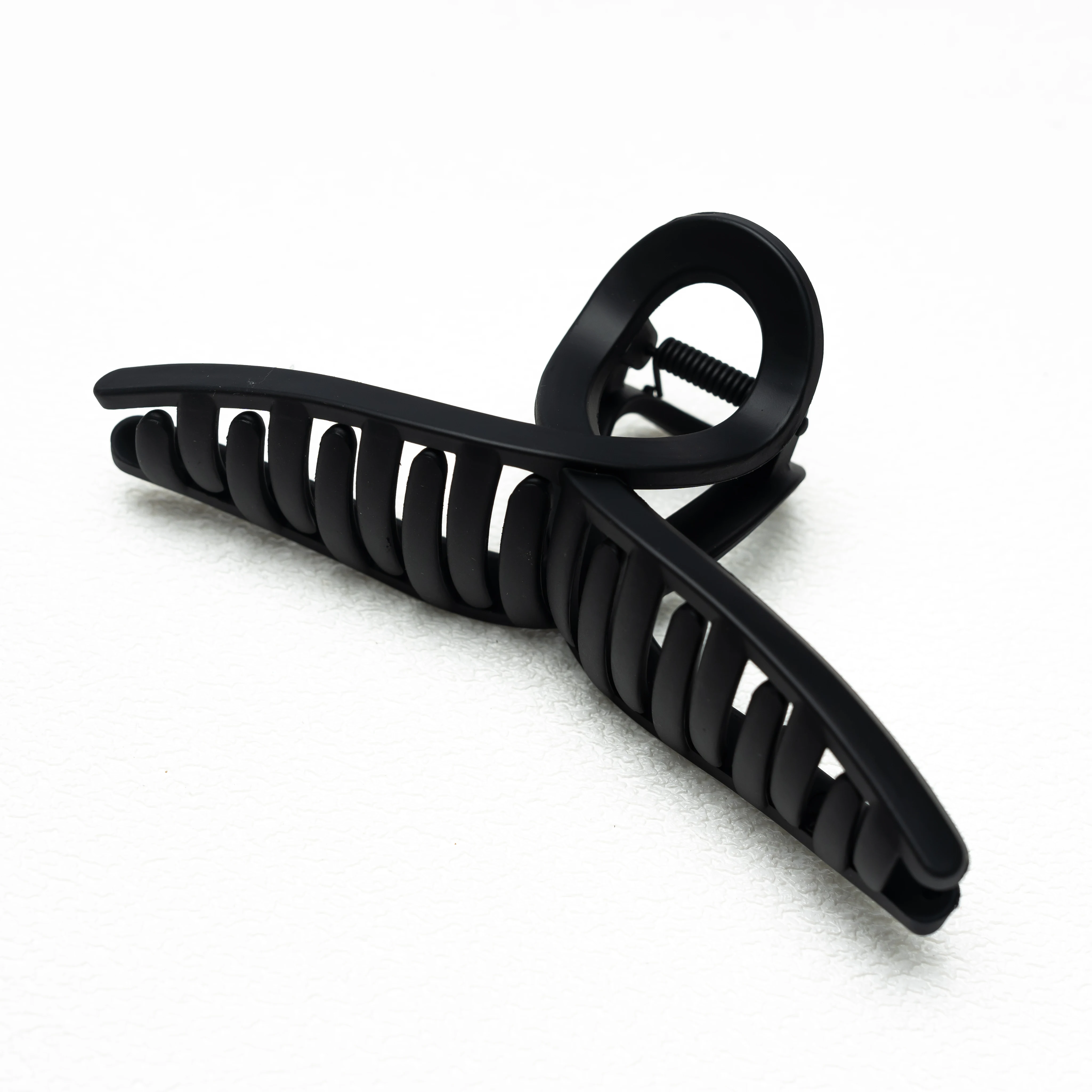 Matte Simple Home Big Hair Claw 2024 Fashionable Shark Claw Versatile Classic Commuter Hair Clip