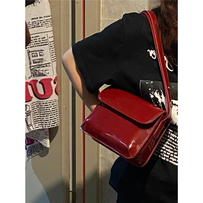 Retro Patent Leather Shoulder Bag For Women Luxury Flap Crossbody Bag Solid Color Underarm Bag Red Crossbody Bag Lady Handbag