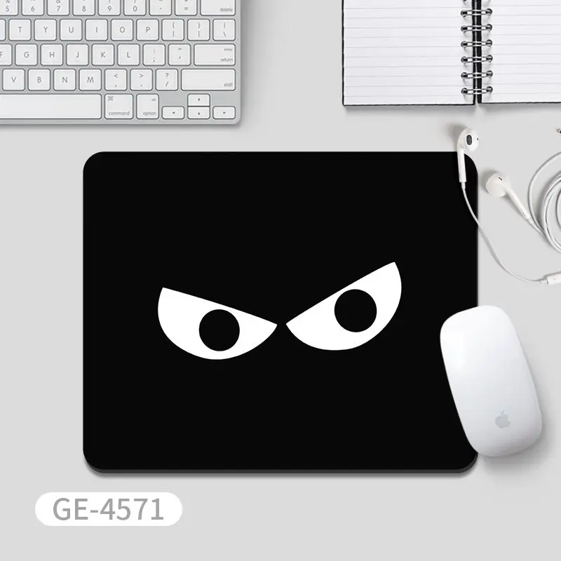 Simpatico tappetino per mouse in gomma Kawaii con espressione degli occhi per PC Gamer Decorazione desktop Tappetino per mouse da ufficio Tappetino da scrivania Bordo cucito