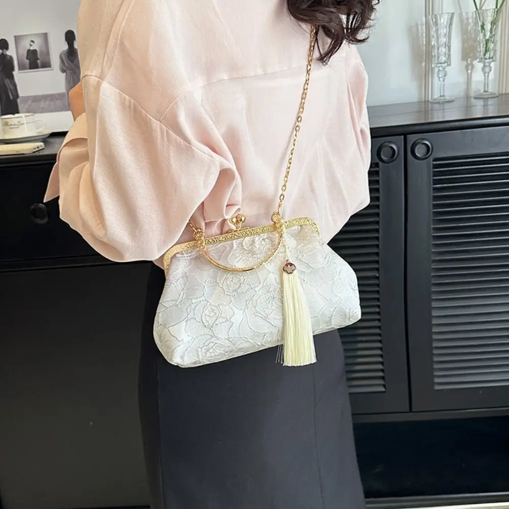 

Cheongsam Accessories Embroidery Banquet Bag Large Capacity Wrist Bag Hanfu Handbag Crossbody Bag Shoulder Bag Ladies Clutch Bag