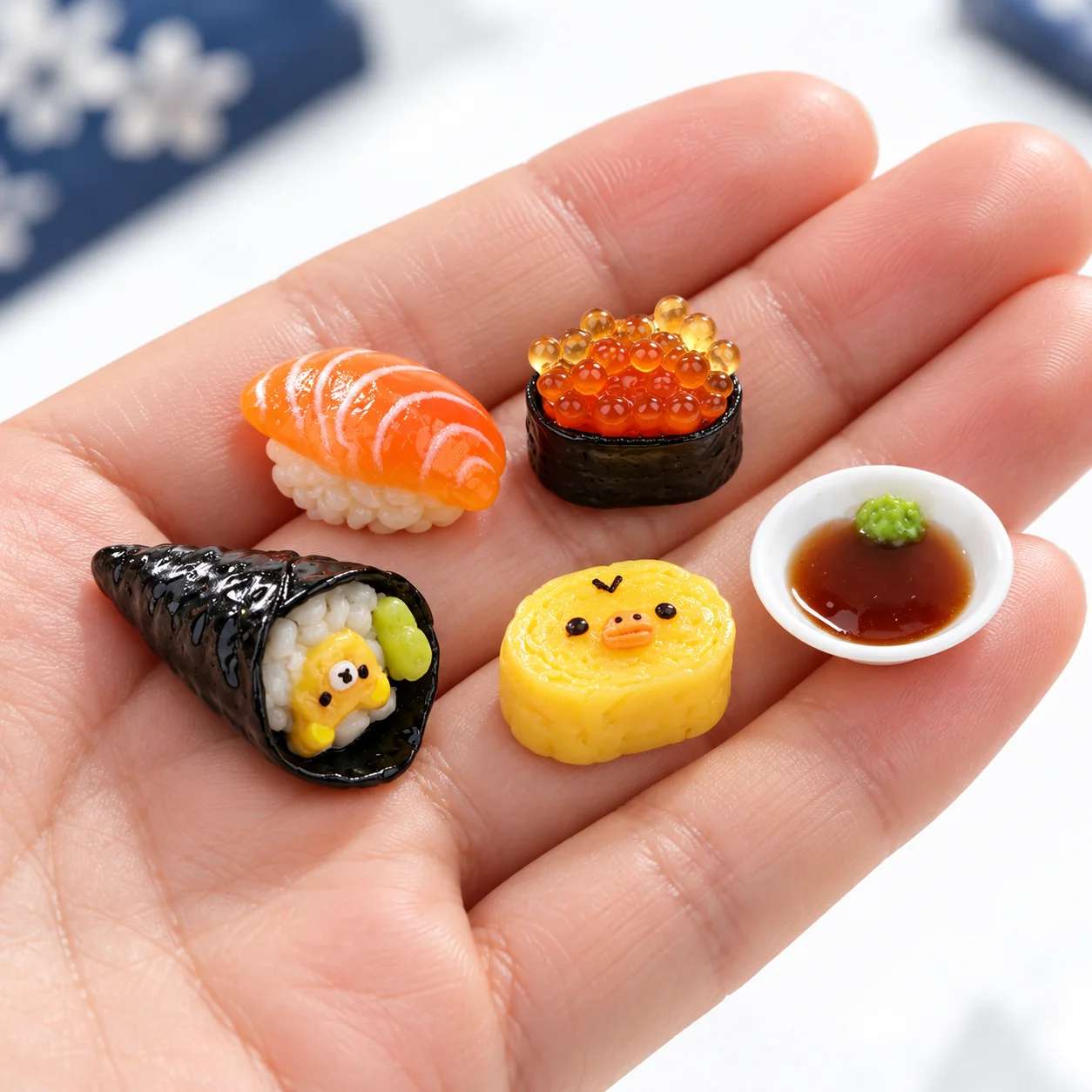 5pcs Mini Sushi Set Realistic Resin Salmon Slices Hand Rolls Rice Balls Miniature Japanese Food Models Dollhouse Accessories DIY