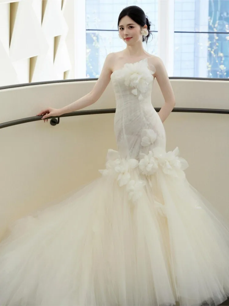 A new strapless light and dress with fishtail as the main fabric for going out