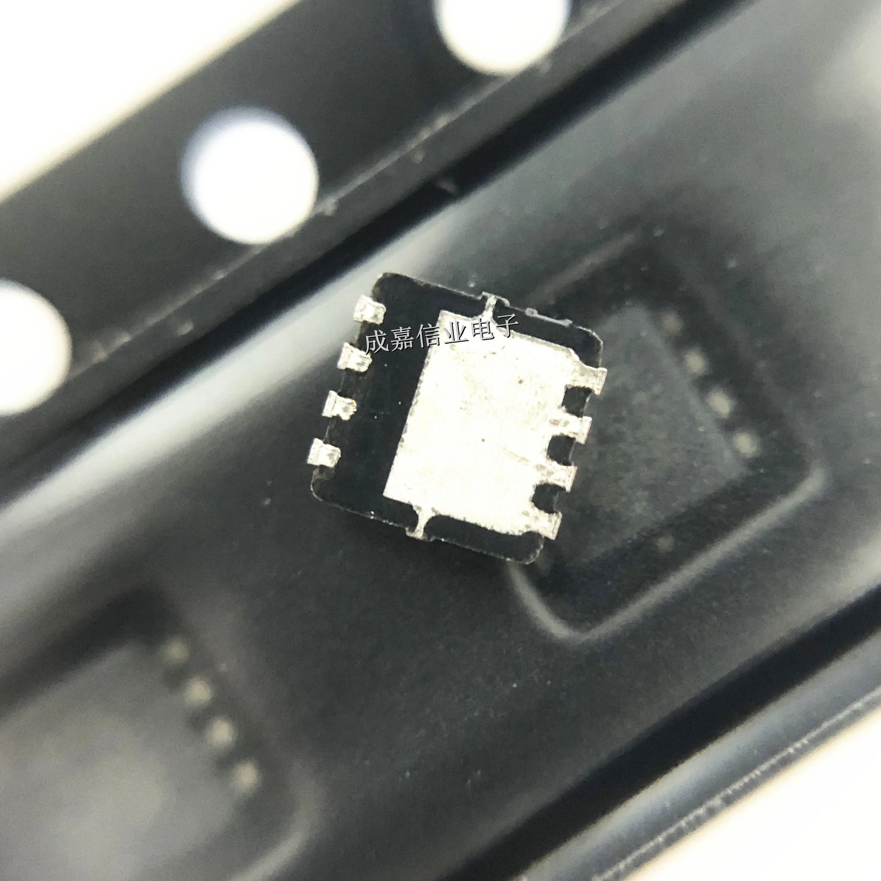 10pcs/Lot MDV1528URH DFN8-3X3 MARKING;V1528 N-Channel Field-effect MOSFET 30V 16A 18.8mΩ