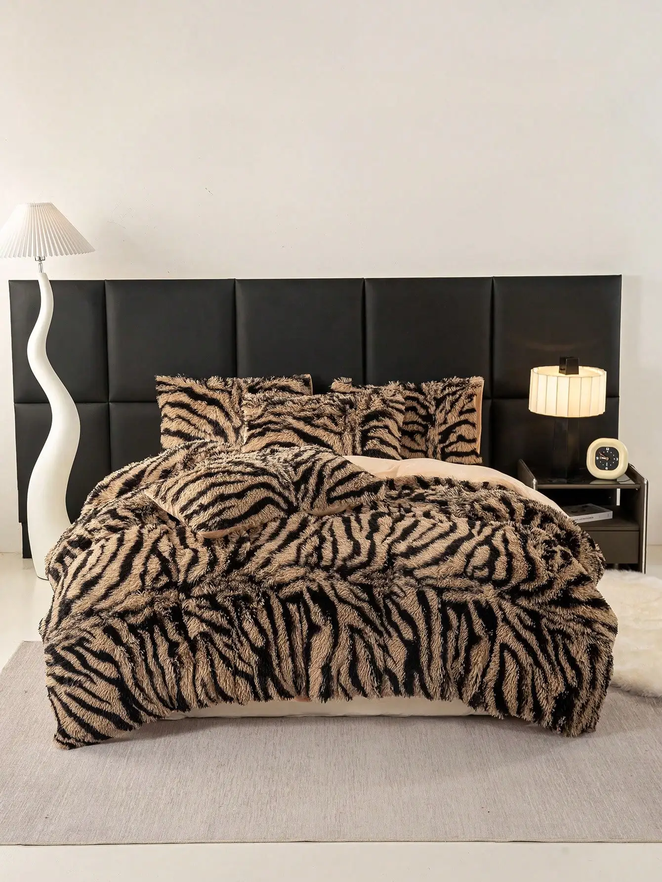 

Комплект из 3 предметов: плюшевый пододеяльник с принтом зебры и 2 наволочки, супермягкий искусственный мех, размер Queen