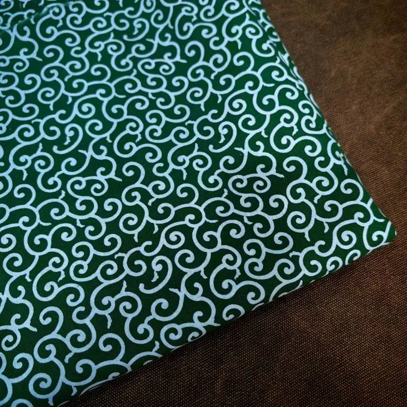 النمط الياباني نسيج القطن Karakusa Shiba Inu وشاح المواد الأحمر الأخضر الداكن أنيمي الأزياء الحرفية النسيج بالجملة