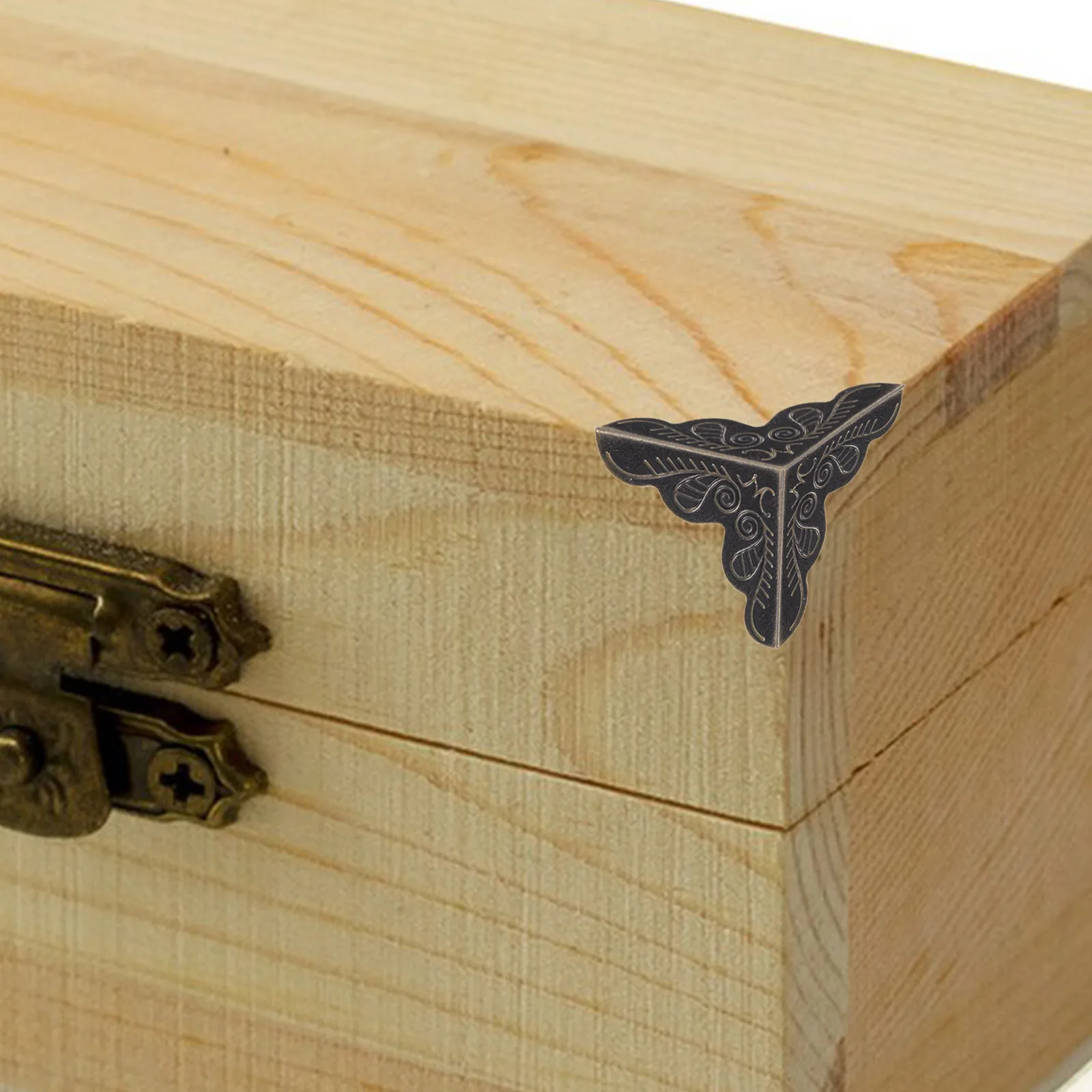100 Buah Pelindung Sudut Kotak Kayu Pelindung Tepi Besi untuk Furnitur Kotak Perhiasan Penutup Braket Gaya Vintage Perangkat Keras