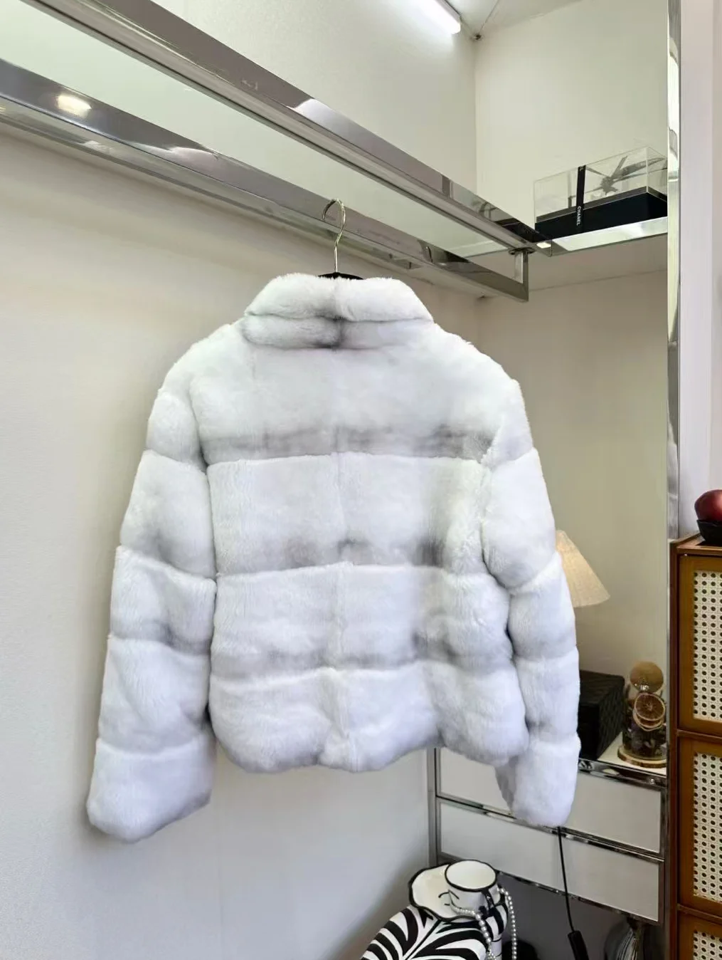 

Новые зимние изысканные и элегантные темпераментные контрастные цвета, универсальная шуба из ленивого кроличьего меха, женская одежда