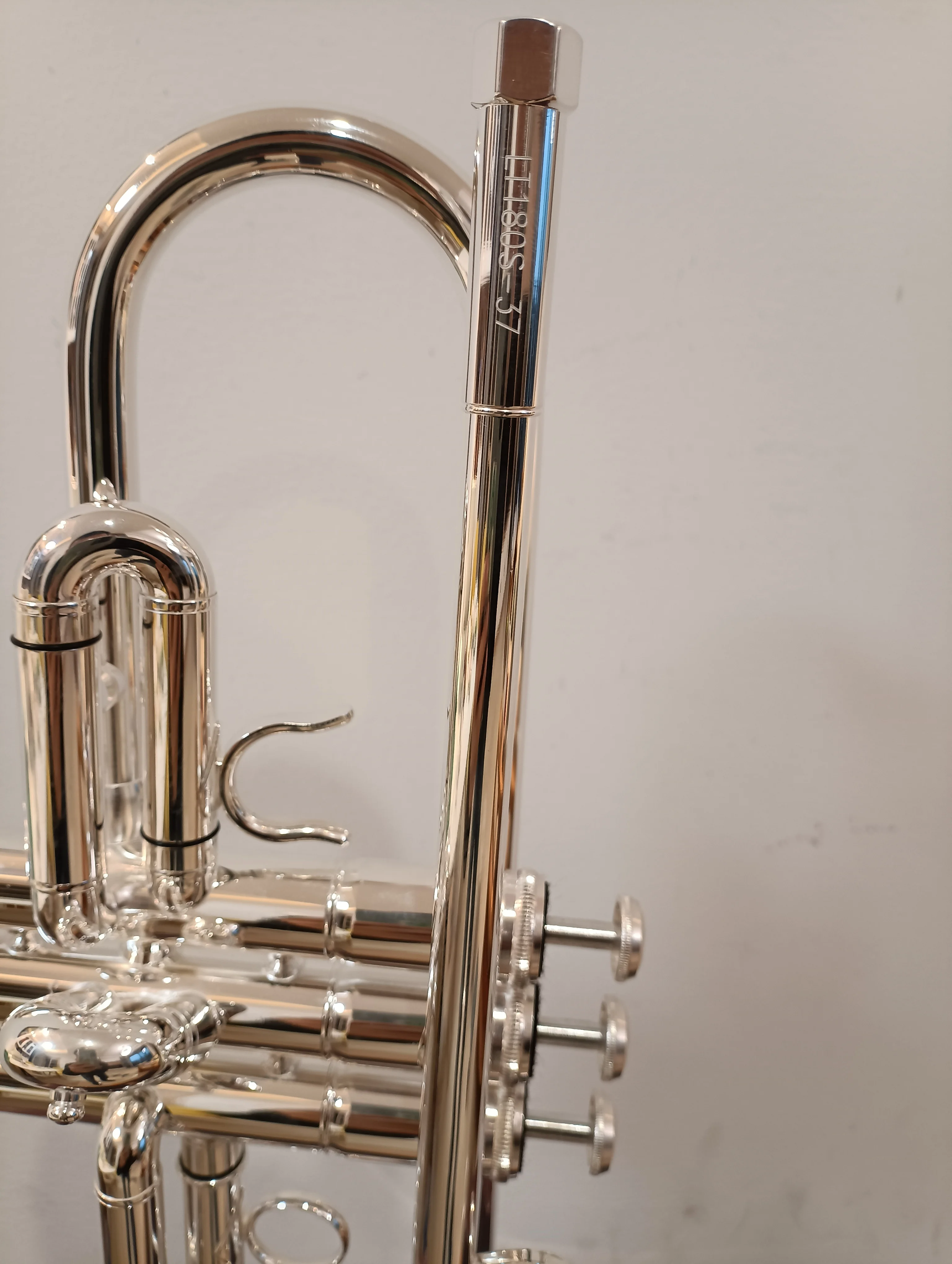 Original high quality Trumpet Model 37 Silver Plated LT180S-37 Trumpete trompete with Original Blue Case free Shipping